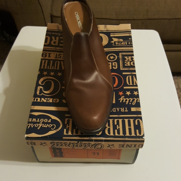 brown clogs - Picture 2 of 2